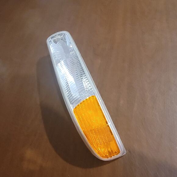 99-02 Chevy Silverado 00-06 Suburban 02-06 Tahoe Left Signal Light 332-1678L-US - Picture 8 of 13